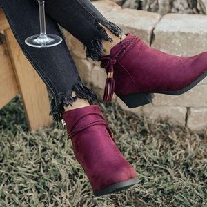NIB suede willow wine booties 2” heel size 6